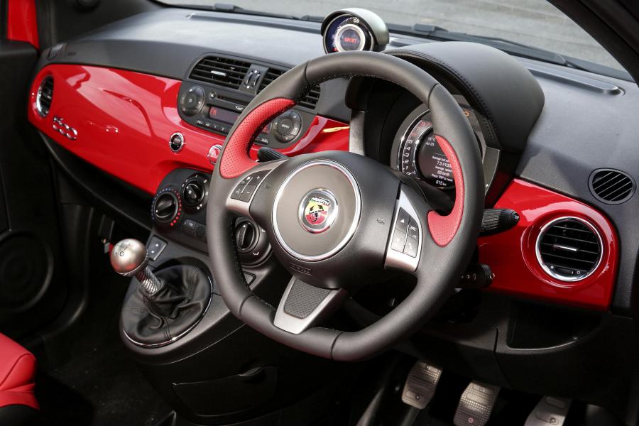 Интерьер Abarth 595 Turismo 2014 года  (AU) (фото 5 из 24)